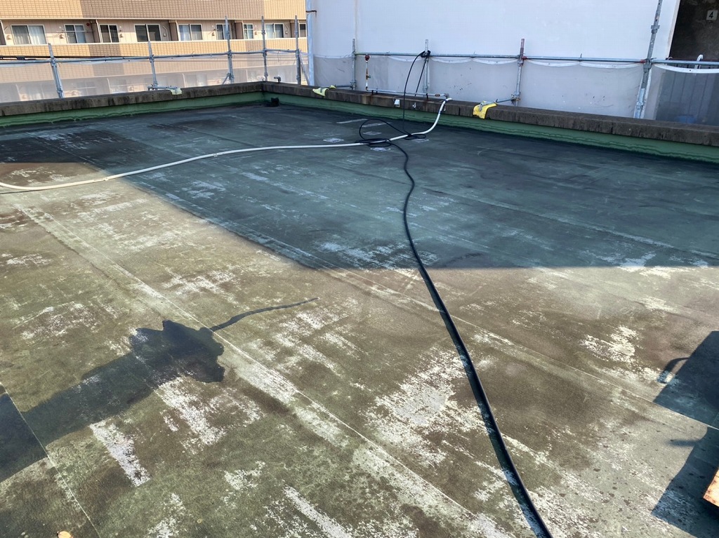 北九州市戸畑区でオフィスの屋上防水工事開始します。