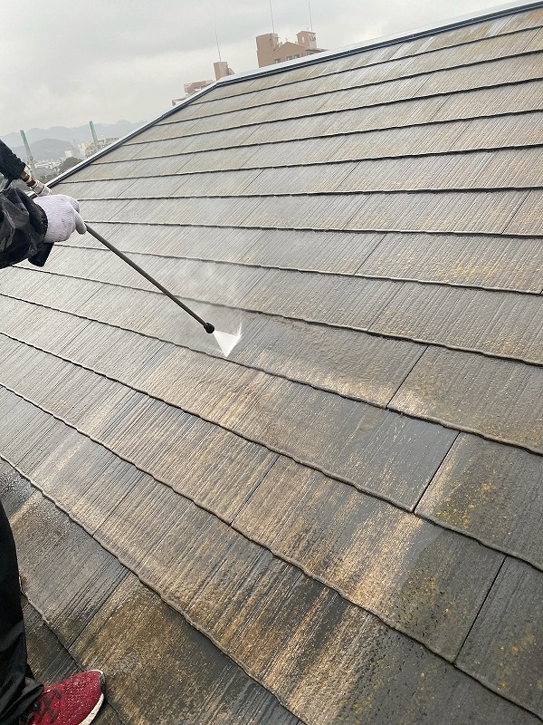 アステック遮熱塗料で戸建ての屋根塗装開始です