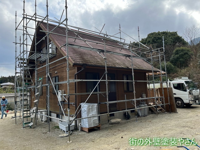福岡市博多区で外壁・屋根塗装の下地処理を開始しました